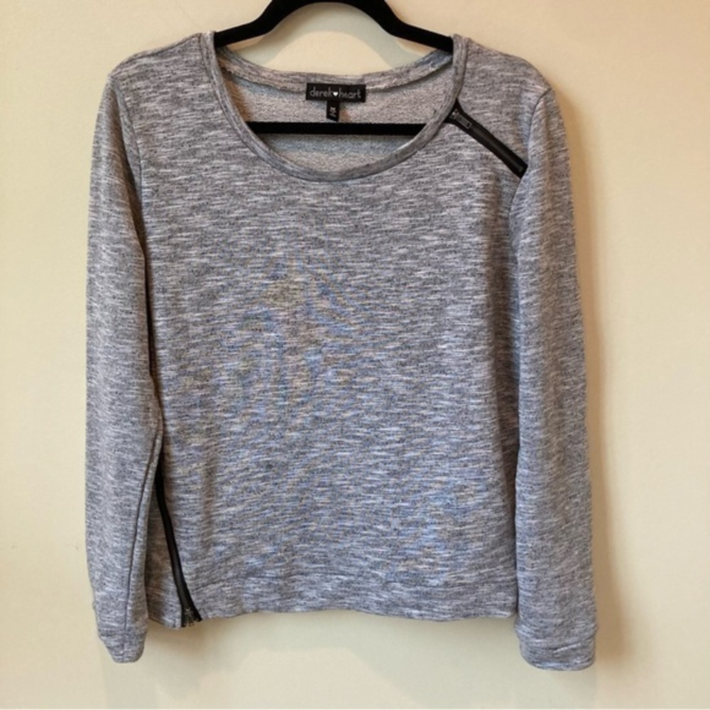 Derek Heart Sweater‎
